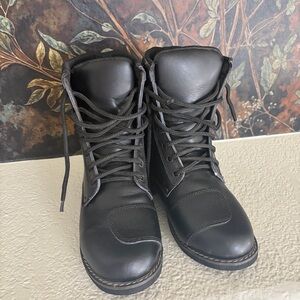 Street & Steel Women’s Motorcycle Boots - Size 5